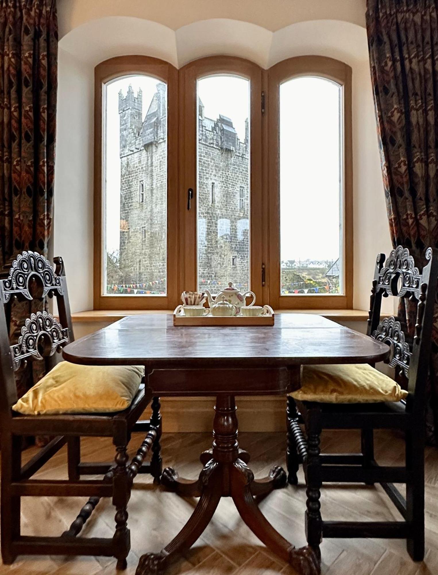 Claregalway Castle Bed & Breakfast Exterior photo