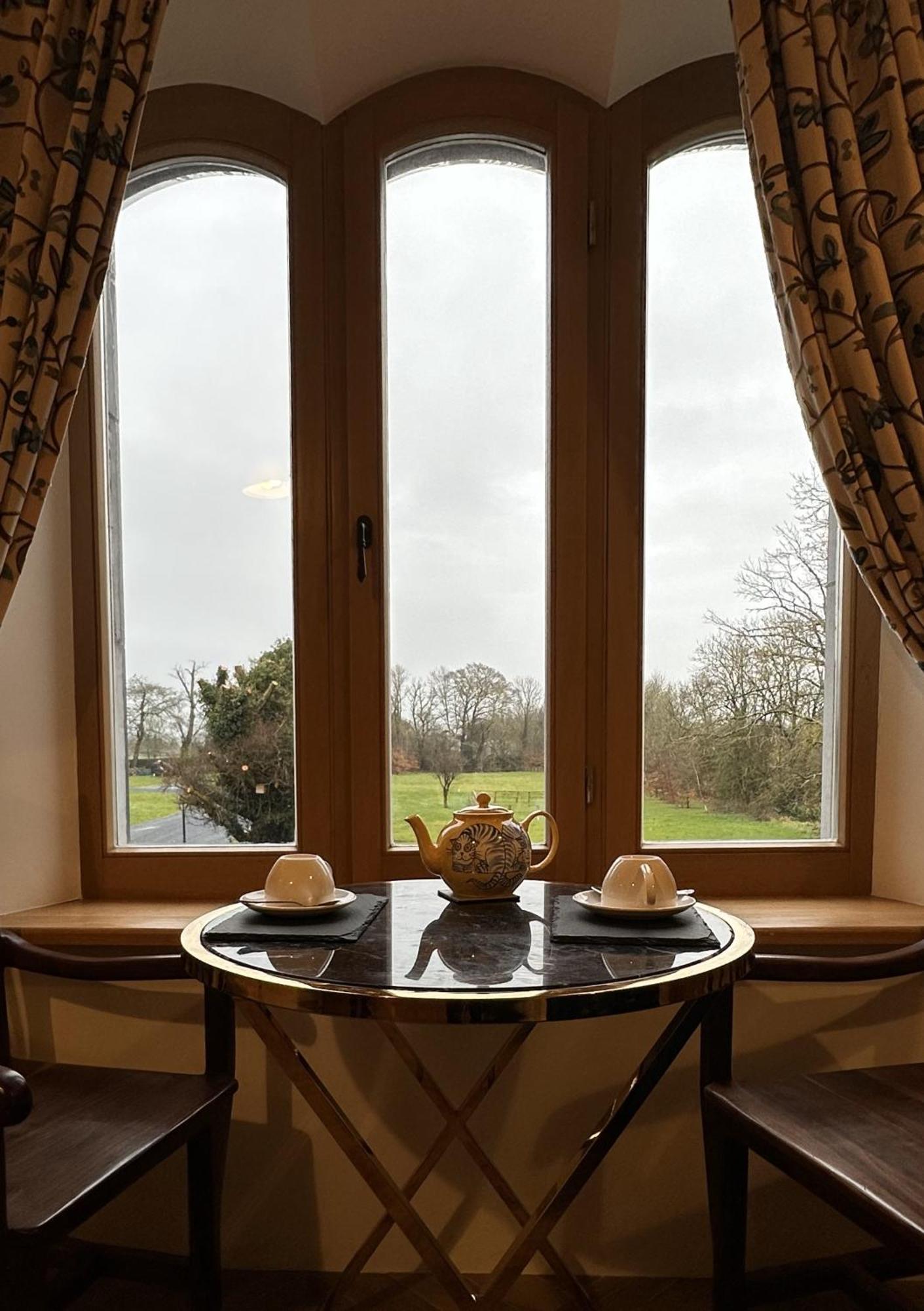 Claregalway Castle Bed & Breakfast Exterior photo